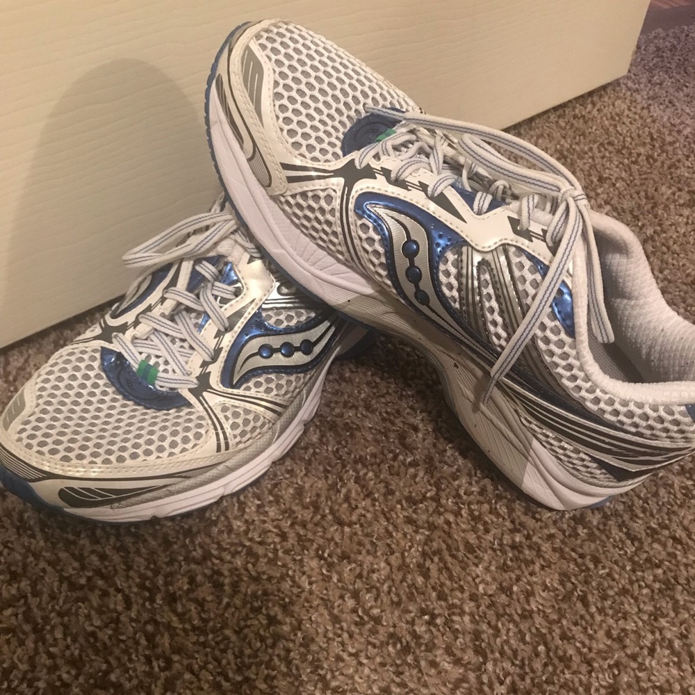 NWOT Saucony Women’s size 9.5 tennis shoe
